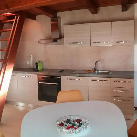 Wisteria House - Apartment