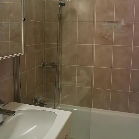 Wisteria House - Apartment *