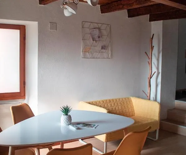 Wisteria House - Apartment Cadenazzo